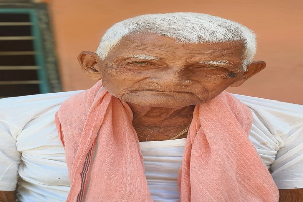 Humble Tribute : चित्रेश्वर महादेव मंदिर के मुख्य पुजारी भवानी शंकर सत्पति का निधन, 65 वर्षों तक की निस्वार्थ सेवा