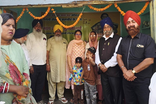 Municipal Elections : सीजीपीसी प्रधान भगवान सिंह अपनी टीम के साथ पहुंचे जुगसलाई, बलबीर कौर को जिताने की अपील की