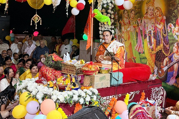 Jamshedpur : गोलमुरी में श्री कृष्ण जन्म की कथा सुन भाव विभोर हुए श्रद्धालु, जयकारों से गूंजा पूरा पंडाल