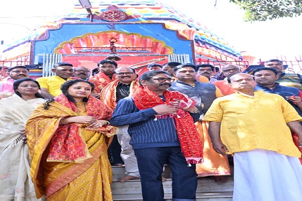 Ramgrah : मुख्यमंत्री सपत्नीक पहुंचे रजरप्पा, मां छिन्नमस्तिका मंदिर की पूजा