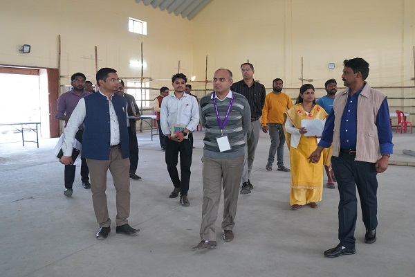 Municipal Elections : जमशेदपुर प्रखंड परिसर से डिस्पैच होंगे मतदानकर्मी,  तैयारियों का उपायुक्त ने किया निरीक्षण