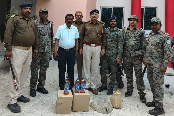 Jamshedpur : बर्मामाइंस से 18 लीटर अवैध बिदेशी व सोपोडेरा से 30 लीटर अवैध चुलाई शराब बरामद