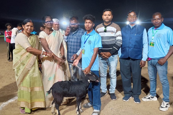 Jadugoda : डोमजूडी में दो दिवसीय फुटबॉल टुर्नामेंट का समापन, बड़ा गोविंदपुर बीजेपी बना विजेता, उपविजेता बनी नरवा पहाड़ की कदमा फुटबॉल टीम