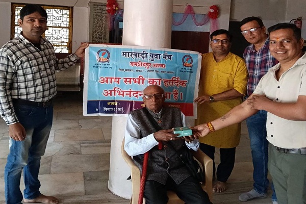 Jamshedpur : श्रवण यंत्र पाकर भावुक हुए बुजुर्ग, कहा-अब जीवन आसान बना दिया, मारवाड़ी युवा मंच की पहल व रविशंकर शर्मा के सौजन्य से मदद को बढ़ा हाथ