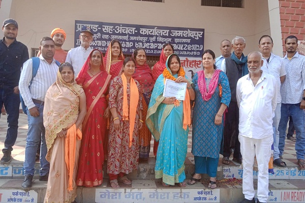 Jamshedpur : जुगसलाई नप के वार्ड 20 से निर्मला देवी ने दाखिल किया नामांकन, मुलभूत समस्याओं का निदान प्राथमिकता