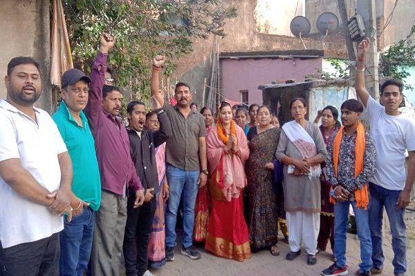 Municipal Elections : मानगो में सोनी पांडेय ने ढोल-नगाड़े के साथ चलाया जन संपर्क अभियान, मतदाताओं का मिल रहा समर्थन