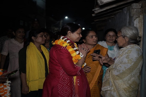 Municipal Elections : मेयर प्रत्याशी सुधा गुप्ता का तूफानी दौरा जारी, डोर टू डोर संपर्क कर लोगों से मांगा समर्थन