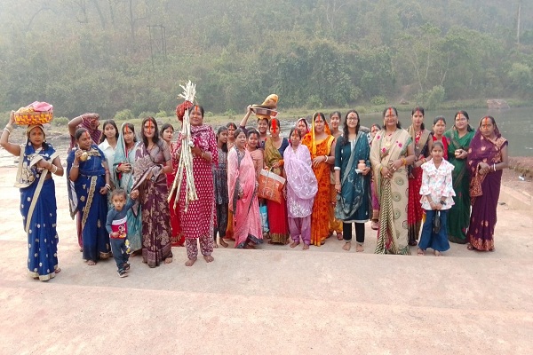 Gua : गुवा में लोक आस्था का महापर्व छठ संपन्न, श्रद्धालुओं के बीच किया गया प्रसाद का वितरण