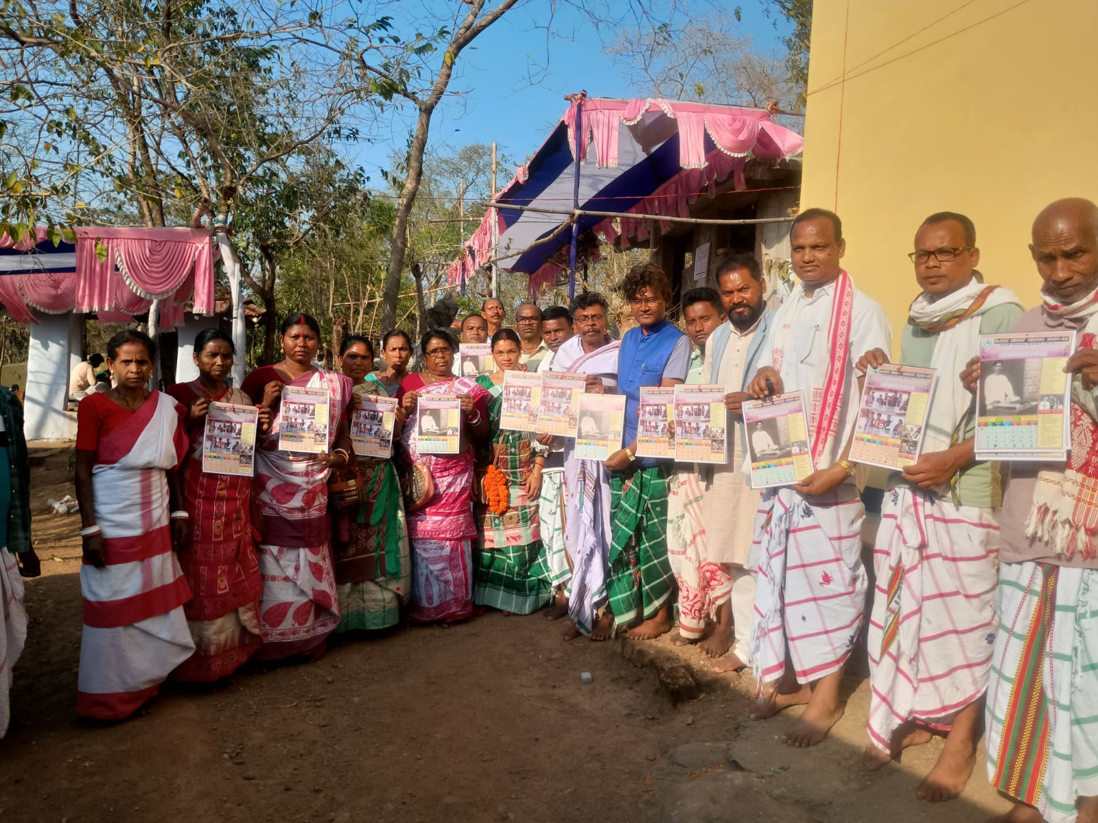 Jadugora : ऑल इंडिया सरना धर्म आसरा आश्रम के 50 वर्ष पूरे, चार राज्यों के ग्राम प्रधान, नायके व समाज के प्रमुख लोग पहुंचे, मरांग बुरू से मांगी मन्नते