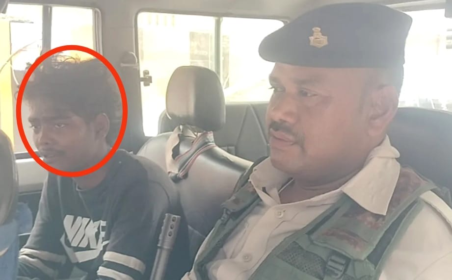 Jamshedpur  : मानगो में चोरी की नियत से घर में घुस रहे युवक को लोगों ने पकड़कर पुलिस को सौंपा 