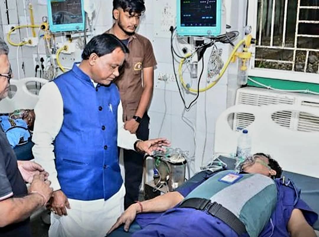 Odisha : कटक के एससीबी मेडिकल और हॉस्पिटल के ड्रामा केयर आईसीयू में भीषण आग से 10 मरीजों की मौत, बचाव के दौरान 11 अस्पतालकर्मी झुलसे