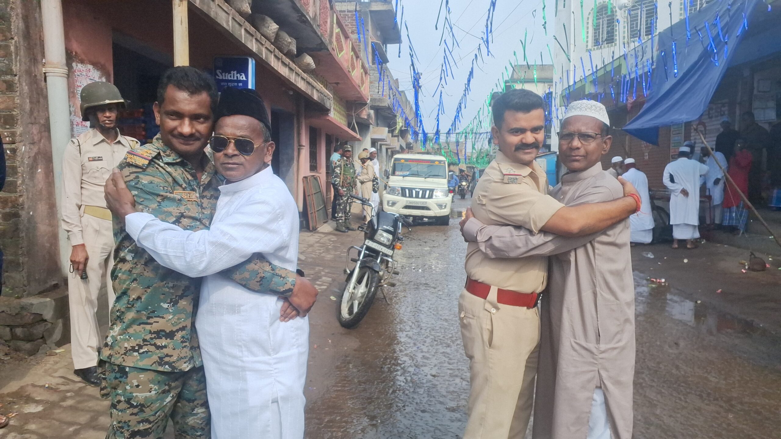 Potka : पोटका क्षेत्र में धूमधाम से मनाई गई ईद, आपसी भाईचारे का दिखा नजारा