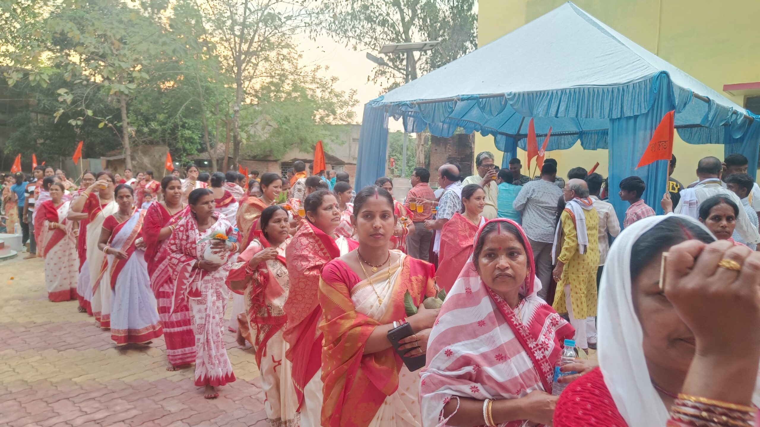 Bahragora : 108वें सार्वभौम भक्त सम्मेलन का शंखनाद, शोभायात्रा में उमड़ा श्रद्धा का जनसैलाब