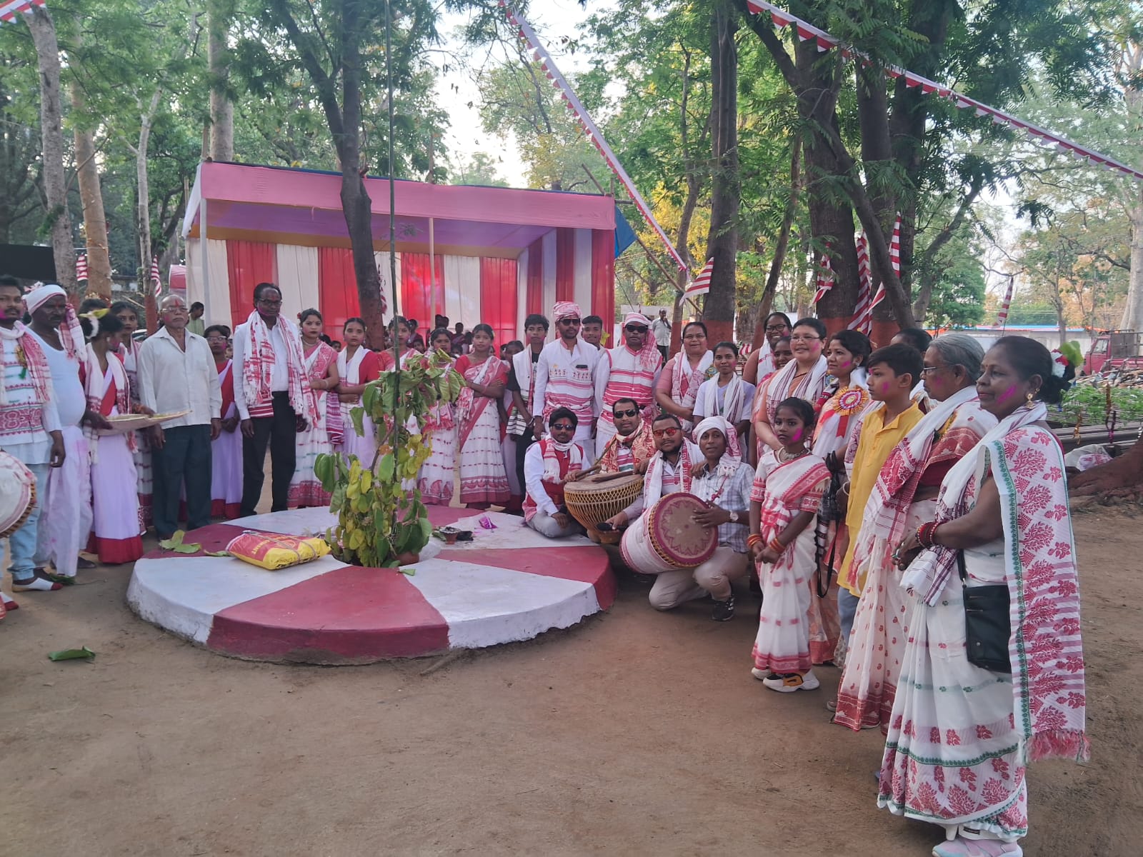 Muri : सरहुल मिलन समारोह सह सांस्कृतिक कार्यक्रम का भव्य एवं सफल आयोजन