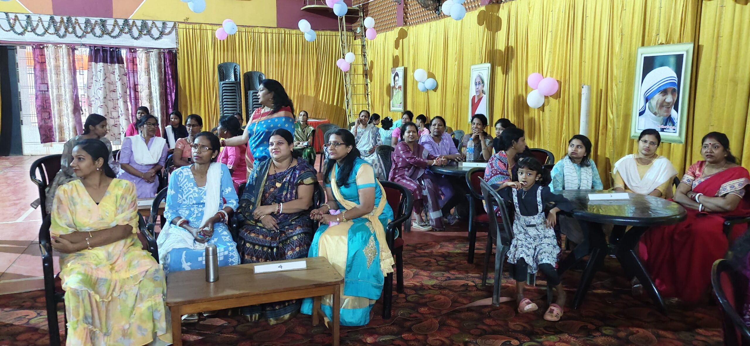 Womens Day: क्विज प्रतियोगिता में महिलाओं ने लिया बढ़-चढ़कर भाग