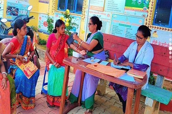 Baharagora : आयुष्मान आरोग्य मंदिर में गर्भवती महिलाओं की ANC TEST, मातृ-शिशु मृत्यु दर कम करने पर जोर