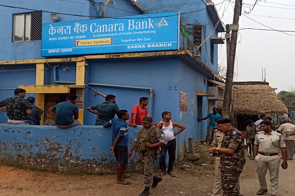 BREAKING : बहरागोड़ा में केनरा बैंक की साकरा शाखा से 15 लाख की लूट, नकाबपोश बदमाशों ने कर्मियों को बनाया बंधक