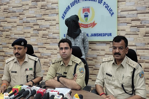 Jamshedpur : बिस्टुपुर से आर्म्स-गोली के साथ सोनारी का युवक गिरफ्तार, भेजा गया जेल