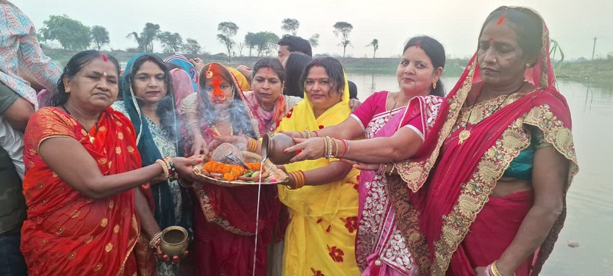 Potka : उदीयमान सूर्य को अर्घ्य के साथ चैती छठ व्रत संपन्न, घाट पर श्रद्धा और आस्था का उमड़ा सैलाब