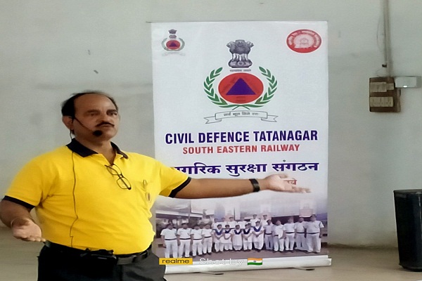 Gua : जोनल रेलवे प्रशिक्षण संस्थान सीनी में टाटानगर रेल सिविल डिफेंस ने ऑपरेटिंग कर्मचारियों को आपदा राहत व वचाव कार्य दिया गया प्रशिक्षण 