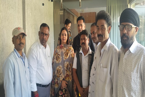 Jamshedpur : कांग्रेस महासचिव शमशेर आलम के नेतृत्व में पूर्व मंत्री बन्ना व नव निर्वाचित मेयर सुधा गुप्ता से मिला कांग्रेस का प्रतिनिधिमंडल