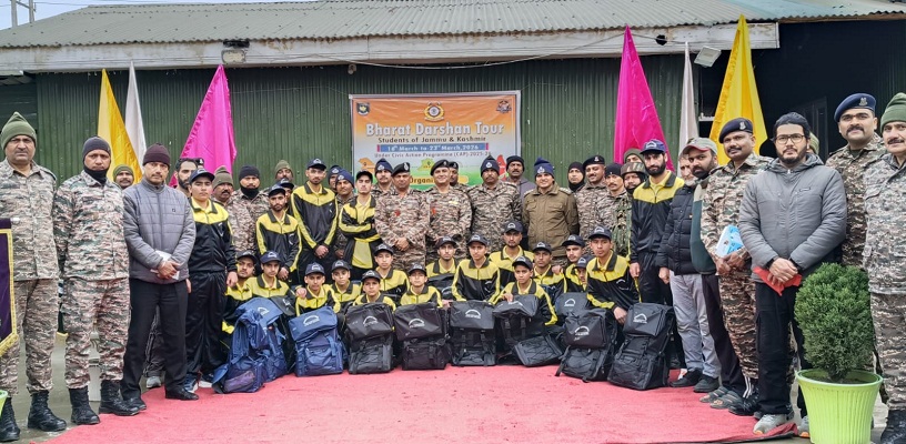 Jamshedpur : सीआरपीएफ ने श्रीनगर के गरीब व अनाथ छात्रों को कराया हवाई यात्रा