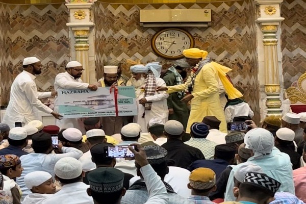 Jamshedpur : ड्रीम होम रियल एस्टेट ग्रुप ने धातकीडीह मक्का मस्जिद के चार इमामों को नजराने में दी 900 sqft जमीन