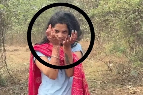 Jamshedpur : पहले प्रेम जाल में फंसाया, शादी का झांसा दिया, घर वालों का विश्वास जीता फिर लाखो के गहने लेकर फरार होने से पहले पकड़ी गई शातिर युवती