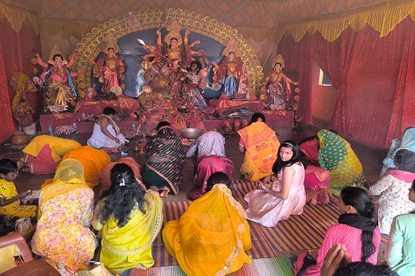 Gua : महानवमी पूजा में उमड़ी श्रद्धालुओं की भीड़, सुख-समृद्धि और परिवार की खुशहाली की कामना की