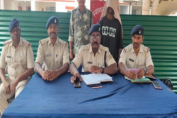 Gua : चाईबासा के टोन्टो थाना क्षेत्र में झगड़ा में युवक की हत्या कर कुआं में छुपा दिया शव, एक आरोपी गिरफ्तार, दूसरे आरोपी की तलाश जारी