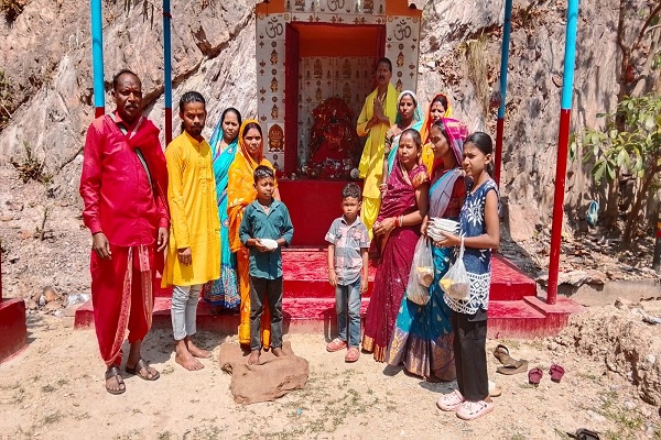 Gua : वन देवी मंदिर में महानवमी पर कन्या पूजन व भंडारे का आयोजन, श्रद्धालुओं से शामिल होने की अपील