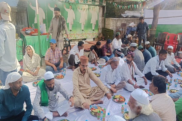 Jamshedpur : झामुमो संपर्क कार्यालय में इफ्तार पार्टी का आयोजन, अल्लाह से विश्व शांति की मांगी दुआ