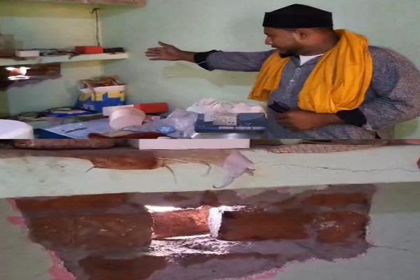 Jamshedpur : कपाली में बम के हमले से दीवार क्षतिग्रस्त, अज्ञात बदमाशों ने घटना को दिया अंजाम, जांच में जुटी पुलिस