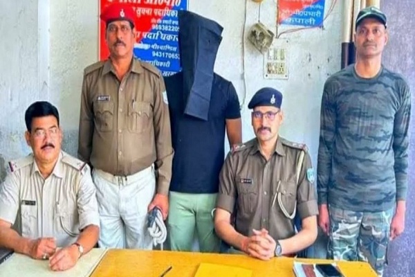 Jamshedpur : लंबे समय से फरार वांछित अपराधकर्मी गिरफ्तार, भेजा गया जेल