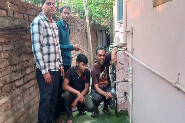 Jamshedpur : मानगो गुलज़ार बाग कॉलोनी में गंदे पानी की हो रही सप्लाई, बीमारी फैलाने का बढ़ा खतरा