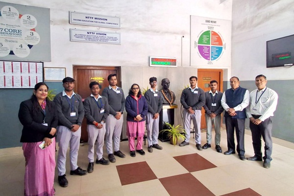 Jamshedpur : NTTF के 6 छात्र जापानी रोबोटिक्स कंपनी फैनुक में पांच लाख के पैकेज पर लॉक