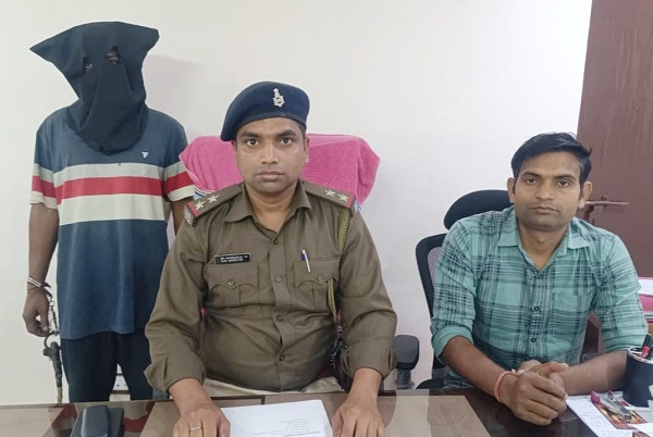 Jamshedpur : उलीडीह में युवक को चाकू मारकर जख्मी करने वाला युवक धराया, घटना में प्रयुक्त चाकू बरामद