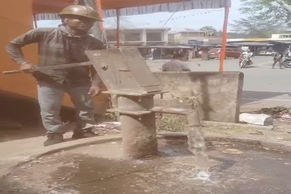 Potka : रामनवमी के पहले खराब चापानलों की मरम्मत शुरू, राहगीर व श्रद्धालुओं को मिलेगी राहत