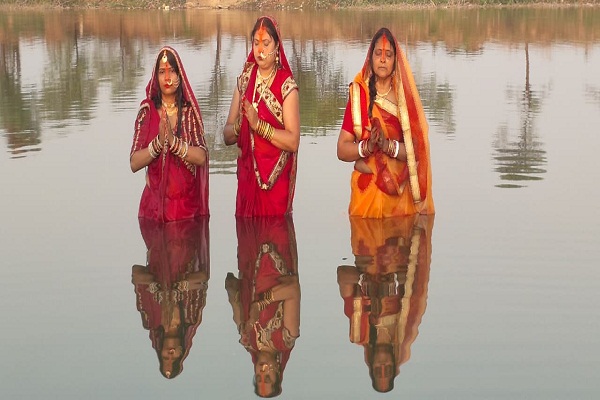 Potka : आस्था के महापर्व में छठ व्रतियों ने अस्ताचलगामी सूर्य को अर्पित किया अर्घ्य, पर्व को लेकर लोगों में दिखा उत्साह