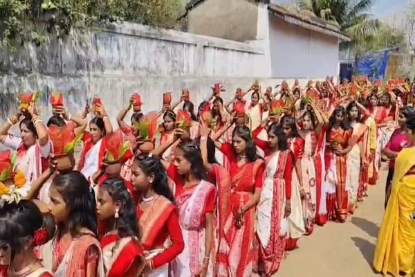 Potka : बड़ा भूमरी में नव कुंज महोत्सव की शुरुआत, भव्य कलश यात्रा शामिल हुईं 301 कन्याएं