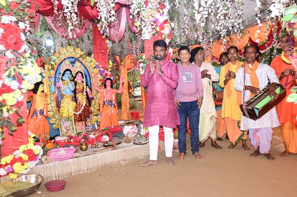 Jamshedpur : हरिनाम संकीर्तन में शामिल हुए विधायक संजीव सरदार, क्षेत्र के खुशहाली की कामना की