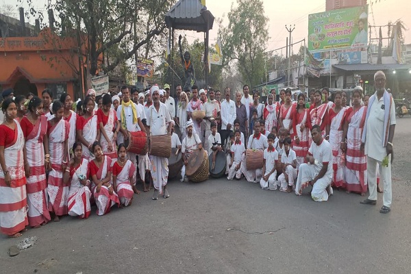 Potka : पोटका के पावरू में धूमधाम से मनाया गया सरहुल पर्व, जल-जंगल-जमीन की रक्षा का लिया संकल्प