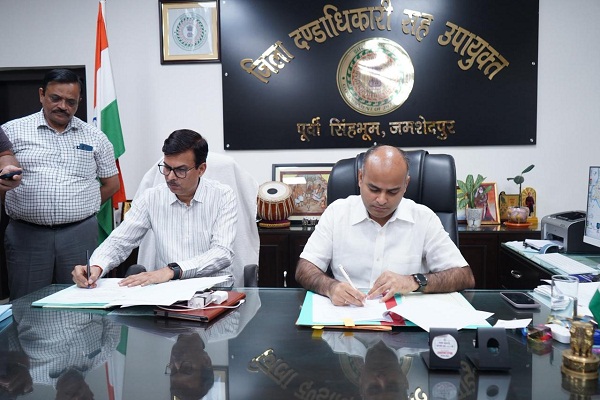 Jamshedpur : राजीव रंजन ने पदभार ग्रहण किया, बताया सरकार की योजनाओं को धरातल पर उतारना है प्राथमिकता