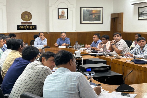 Kharagpur : SER के महाप्रबंधक ने शालीमार-खड़गपुर खंड का किया निरीक्षण, नए स्टेशन भवन व यात्री सुविधाओं का लिया जायजा