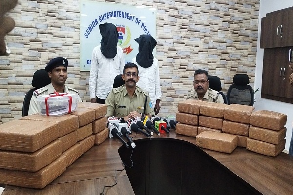 Jamshedpur / Bahragora खूफिया इनपुट पर बहरागोड़ा पुलिस की बड़ी कार्रवाई, ओडिशा से बिहार जा रहा 50 किलो गांजा जब्त, दो गिरफ्तार