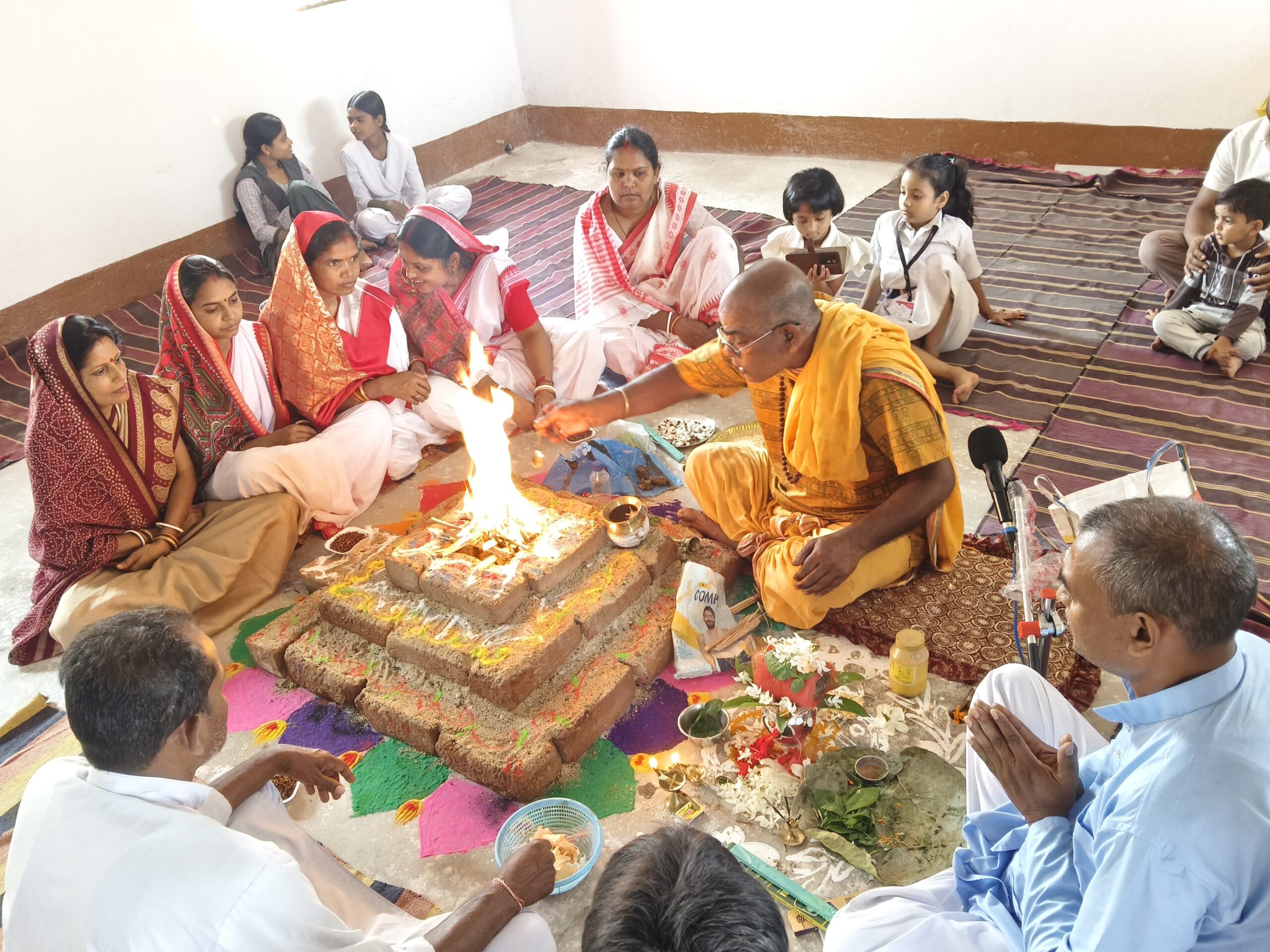 Potka : कोवाली विद्या मंदिर में हवन के साथ नए सत्र का शुभारंभ, वैदिक मंत्रों से गूंजा परिसर