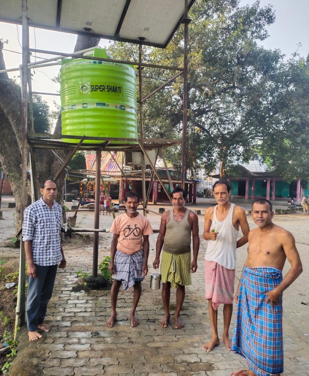 Bahragora : जल संकट से उबले चित्रेश्वर के ग्रामीण, महीनों से खराब है सोलर जलमीनार, विभाग के खिलाफ प्रदर्शन