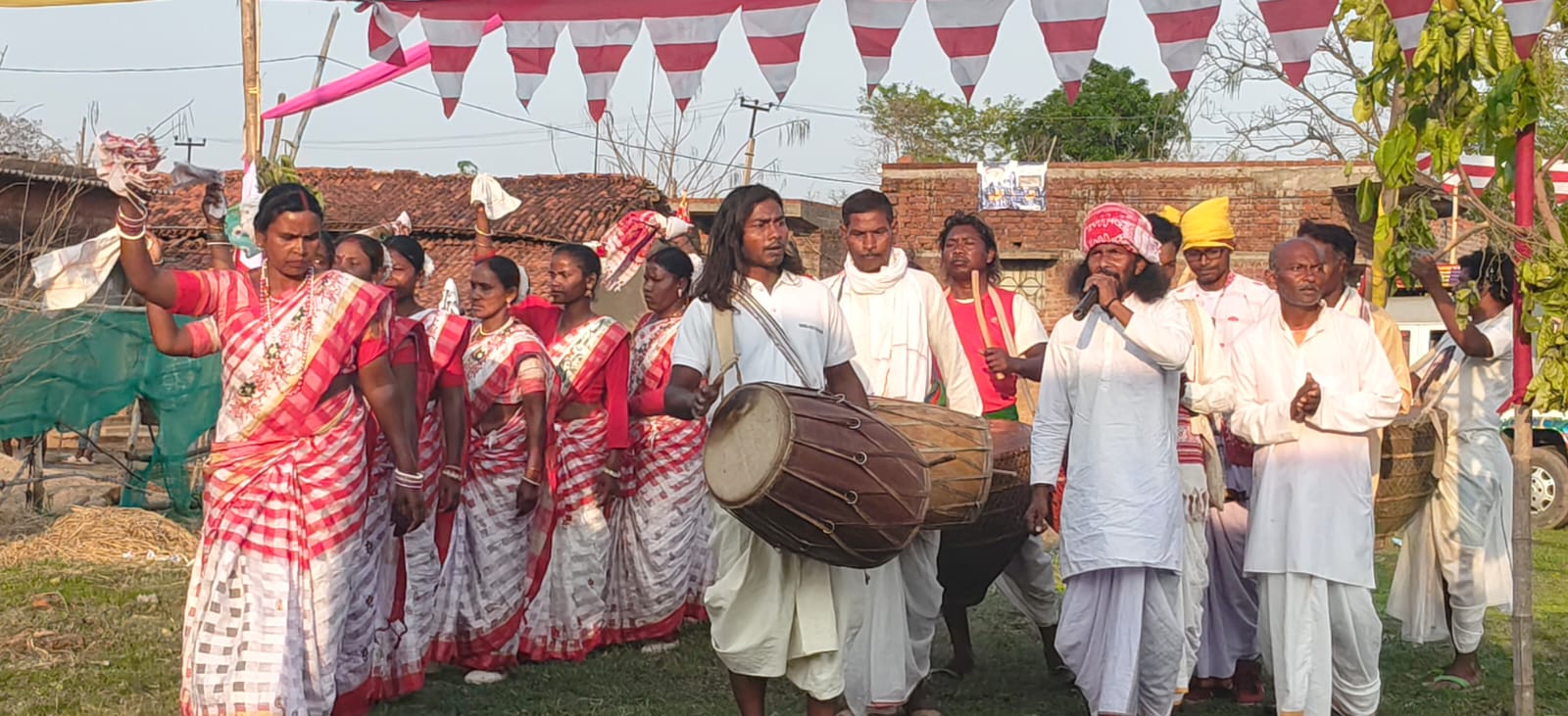 Muri : कुटाम में सरहुल मिलन समारोह का आयोजन