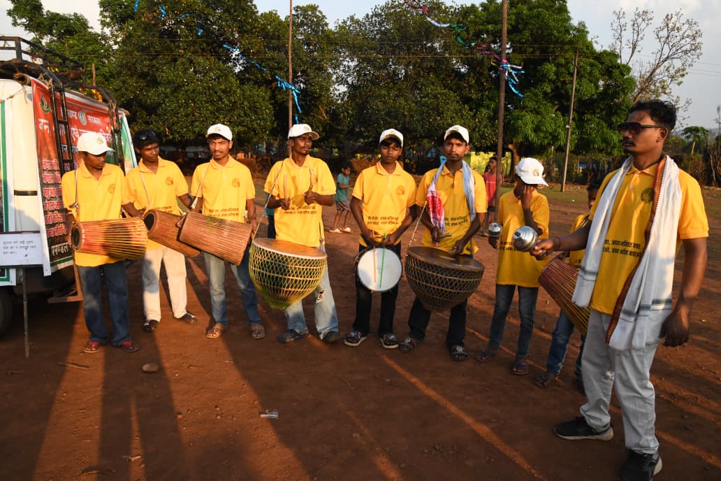Gua : सारंडा में वन अग्नि रोकथाम को लेकर जागरूकता अभियान