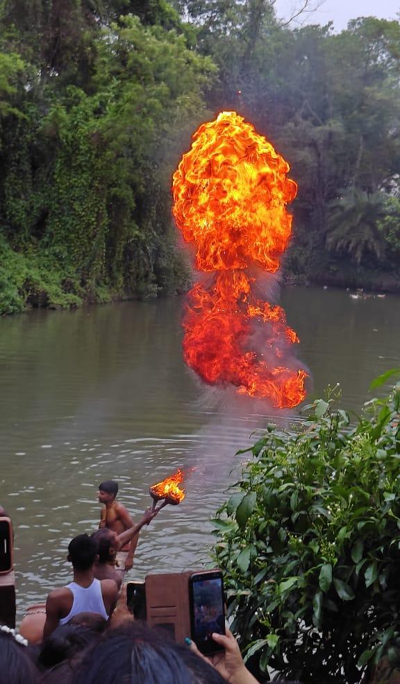 Bahragora : ब्रामनकुंडी के पौराणिक शिव मंदिर में आस्था का सैलाब, कटीली टहनियों पर लेटकर भोक्ताओं ने शुरू किया ऐतिहासिक गाजन पर्व